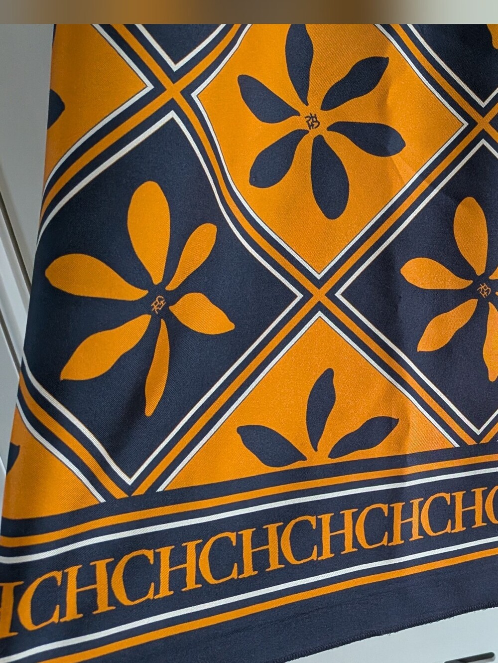 CH Carolina Herrera Jasmine Silk Print Pull On Pants. Sold Out. Size Small. - Picture 3 of 9